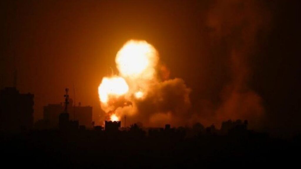 Israel bombardea el bastión de Hezbolá en Beirut y pone en riesgo el acuerdo nuclear entre EEUU e Irán