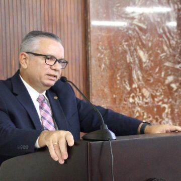 No se lograron los 38 votos suficientes para revocar reelección del magistrado Porfirio Sánchez: FA, PLP y oficialismo votaron en contra
