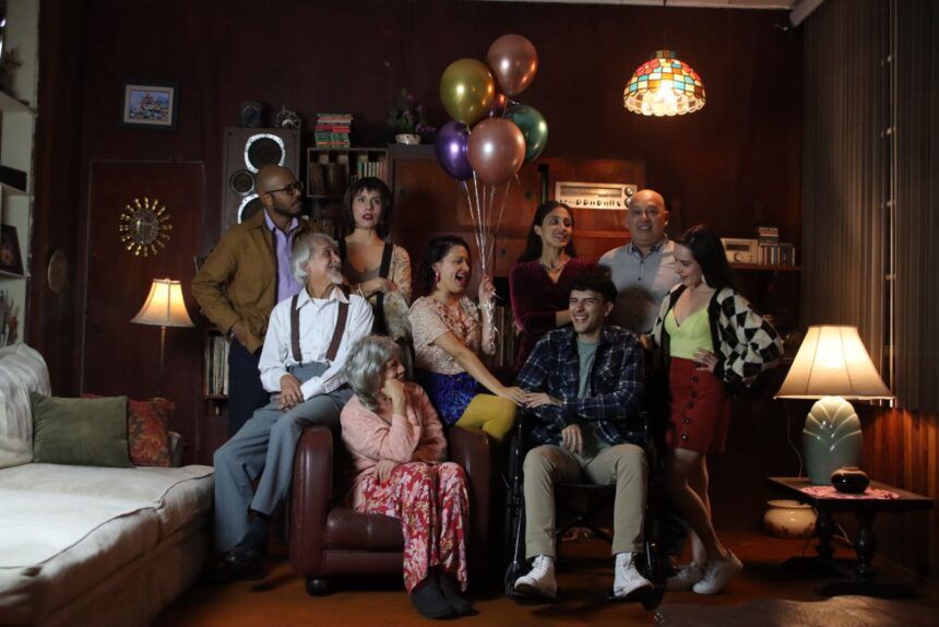 Obra de teatro plantea diálogo intergeneracional: “Mi hijo solo camina un poco más lento”