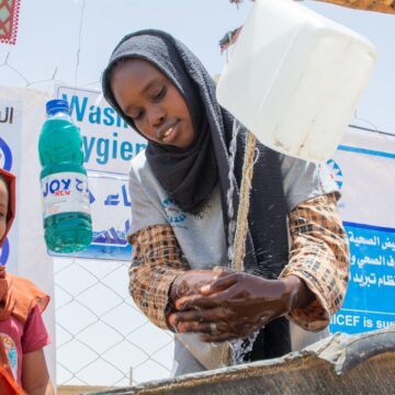 UNICEF y ACNUR advierten de la “espiral de crisis en Sudán”, donde millones necesitan ayuda “desesperadamente”
