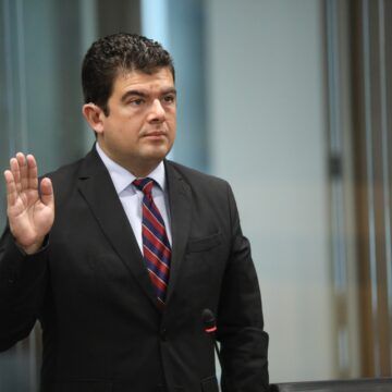 Precandidatura de Álvaro Ramos en el PLN estaría en riesgo por no cumplir requisito legal