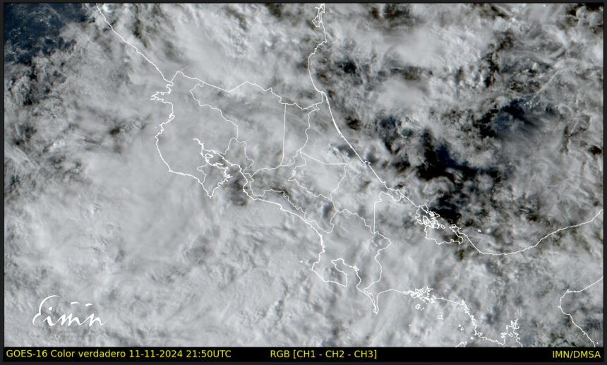 Pronóstico para este martes: Vaguada se retira hacia el norte pero persisten lluvias y suelos saturados