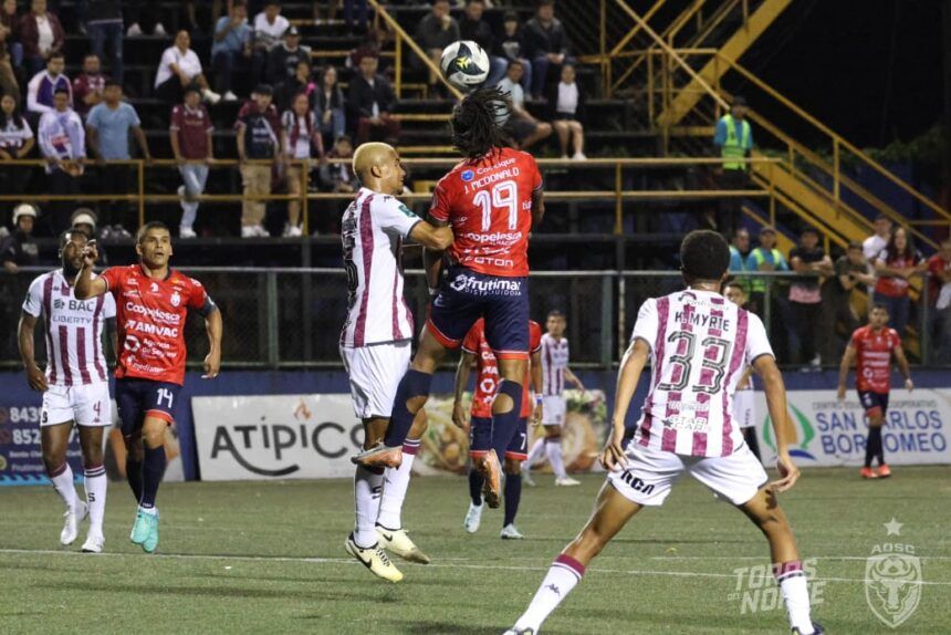 Falta una jornada y el torneo de fútbol tiene a 5 equipos peleando por 3 campos