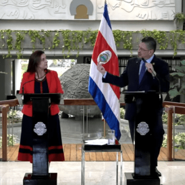 Diputada recordó que el EBAIS de Santa Cruz de Turrialba, recién inaugurado por Chaves, fue desestimado en el 2023 por Marta Esquivel