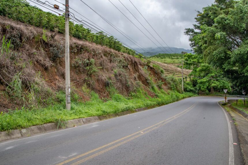 Estudio del Lanamme-UCR detecta 1029 sitios que muestran deslizamientos y 767 con erosión en vías principales del país