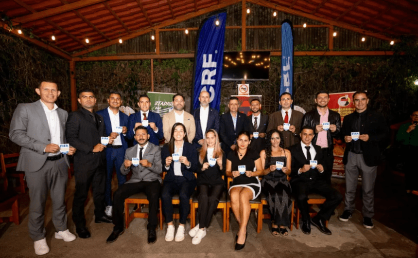 Costa Rica recibe el mayor número de nuevos gafetes FIFA para árbitros del mundo