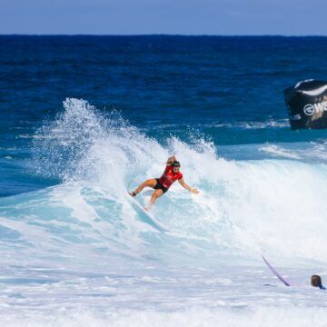 Brisa Hennessy empieza entre los primeros 5 del Tour Mundial 2025 del surf