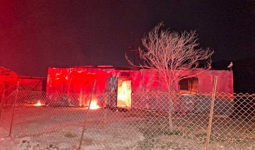 Invasores israelíes incendian mezquita en Cisjordania aprovechando incursiones del ejército; empieza segunda fase de negociones