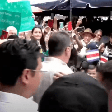 Reitera ataque a instituciones democráticas en Pérez Zeledón: Chaves afirma que los partidos políticos nombran al TSE
