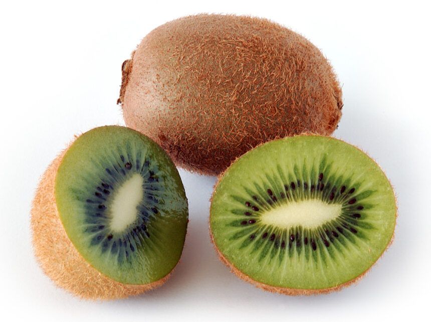 No peles el kiwi: comerlo con piel tiene hasta un 50% más de fibra y 3 veces más antioxidantes
