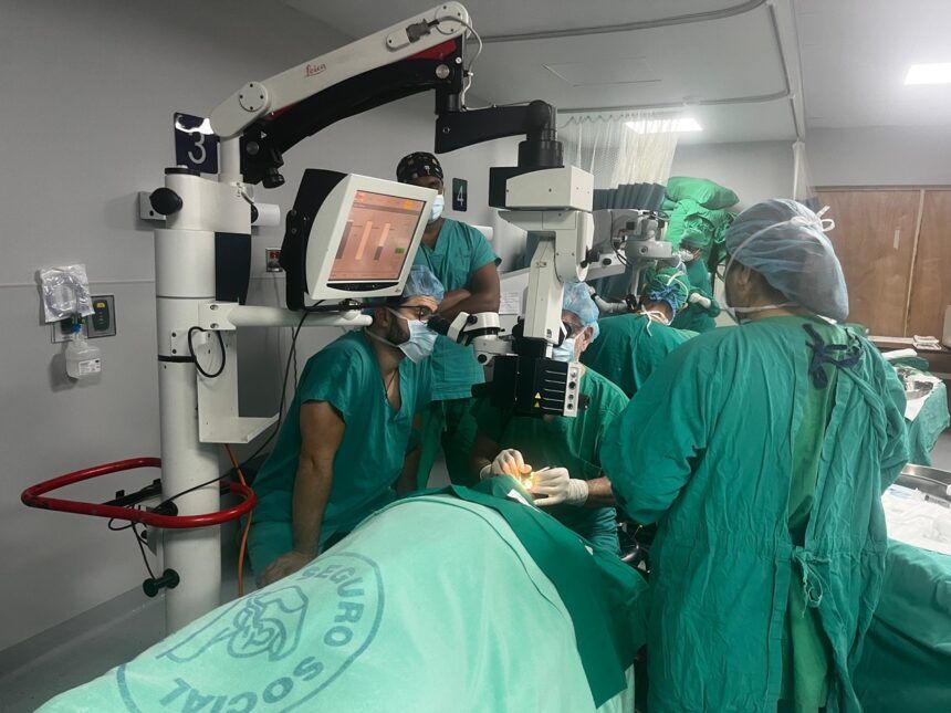 Hospital San Carlos programa cirugía de adulta mayor para el año 2054: Gobierno no aparece ante esta crisis nacional