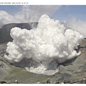 Video: Gran erupción del volcán Poás provoca cierre temporal para visitantes
