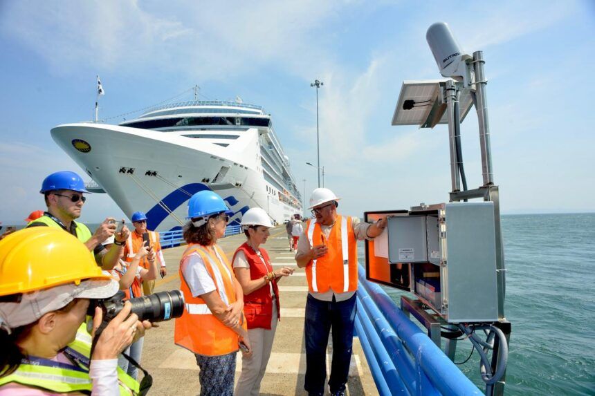 Unión Europea dona 4 mareógrafos al Sistema Nacional de Monitoreo de Tsunamis (SINAMOT) de la UNA