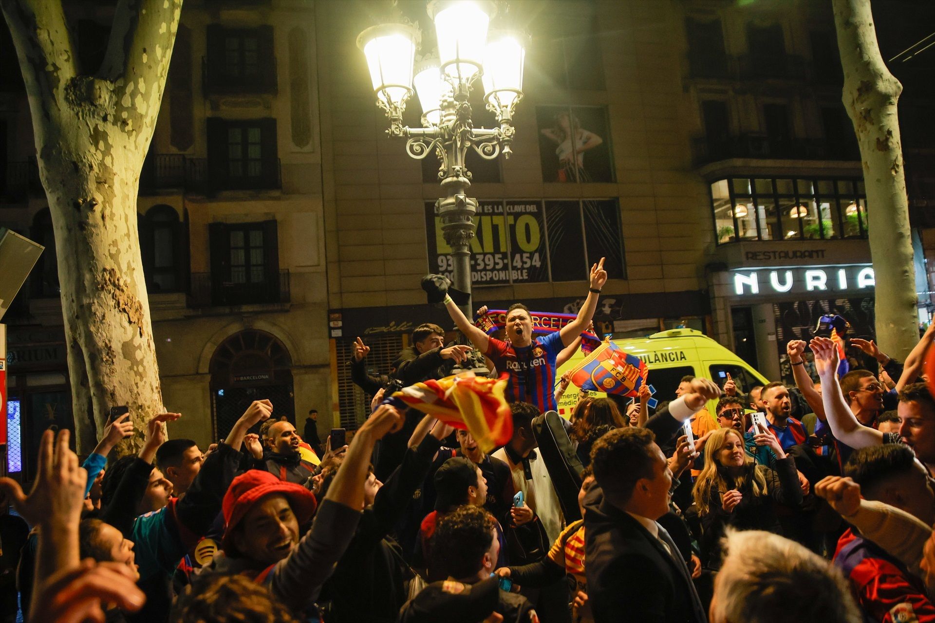 EuropaPress 6679558 seguidores fcbarcelona celebran consecucion titulo copa rey fuente 1