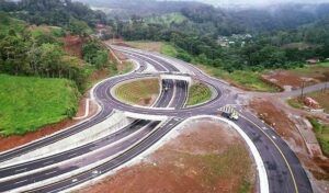El gobierno Chaves dejó al menos 10 obras públicas retrasadas o degradadas: hospitales, carreteras y proyectos estratégicos 10 El gobierno Chaves deja al menos 10 obras públicas retrasadas, inconclusas o degradadas: hospitales, carreteras y proyectos estratégicos