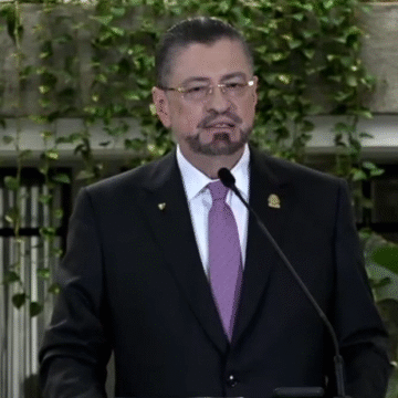 Chaves amenaza con violencia Supuesto plan para asesinar a Rodrigo Chaves fue denunciado con 2 pantallazos como prueba: Frente Amplio se desliga de la mujer implicada