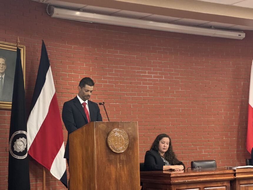 Fiscal General juramenta 65 nuevos fiscales en propiedad: Tendrán “mayor libertad para actuar con firmeza y sin temor”, afirma Carlo Díaz