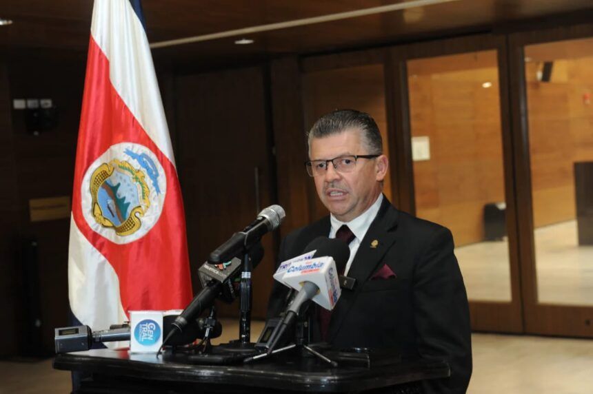 La traición de Gilbert Jiménez al PLN: bochorno y cálculo politiquero – Voz Propia