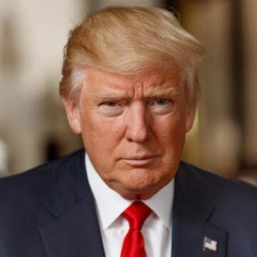 Trump dice que Zelenski tendrá que aceptar el plan de EEUU para Ucrania o “seguir luchando”