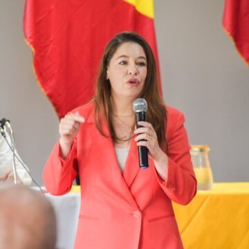 Dobles microfono Claudia Dobles propone unión policial entre Ejecutivo y Judicial, tecnología avanzada y recuperar PCD y Guardacostas contra crimen organizado