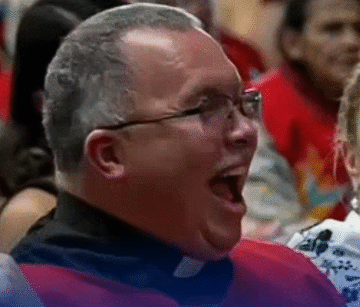 Seria crítica al padre Sergio por validar vulgaridad del presidente Chaves frente a niños en La Aduana