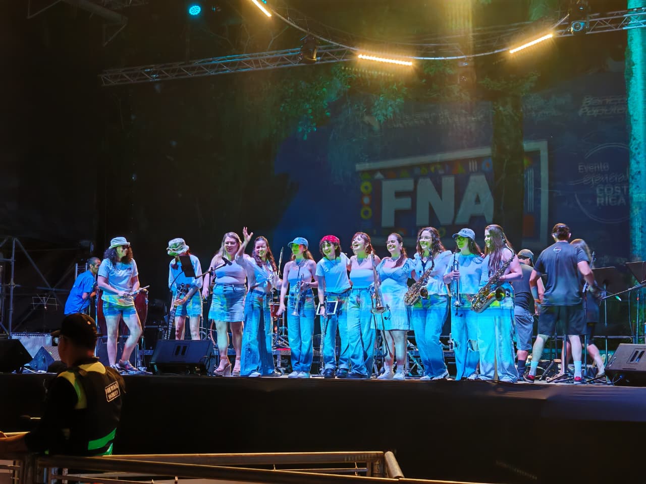 Empezó el Festival de las Artes en Guápiles con un concierto de la cantante Elena Umaña, Sol Magenta y danza "Yo soy"
