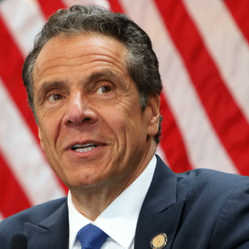 Alcalde de Nueva York, Eric Adams, renuncia a la reelección y podría beneficiar a candidato de Trump: Andrew Cuomo