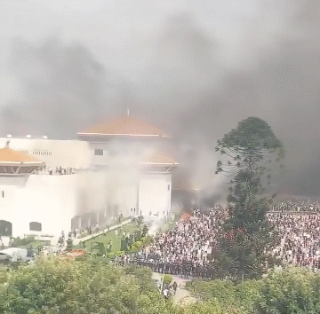 Hoy es mañana: Ejército llama a la calma tras dimisión del primer ministro de Nepal ante protestas contra el Gobierno por cierre de redes sociales