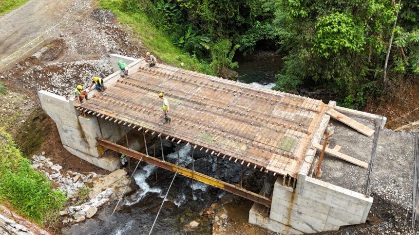 Ejecutivo presume avance de pequeños puentes de fondo aprobado por diputados y que Gobierno pretendía contratar sin la fiscalización de la Contraloría