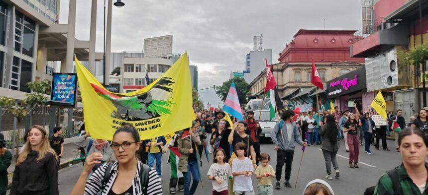 Multitudinaria marcha en San José contra el genocidio y a favor de Palestina libre