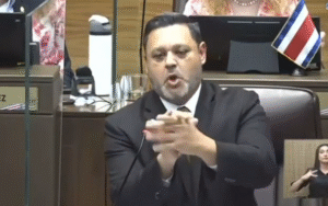 Afirman que Rodrigo Chaves se lavó las manos como Poncio Pilatos con el desastre de Crucitas