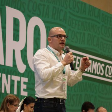 "Chaves pretende demoler las bases institucionales", señala secretario general del PLN ante los ataques al TSE