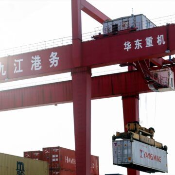 Economía.-Exportaciones andaluzas crecen un 3,8% en febrero con ventas de 2.569 millones y el mercado chino sube un 183% Exportaciones chinas bajaron un 1,1% en octubre, la primera caída interanual desde 2024