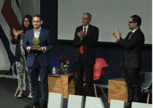 Los nadadores, libro de relatos juveniles, gana Premio Alberto Cañas de la EUNED 9 Premio EUNED 2025