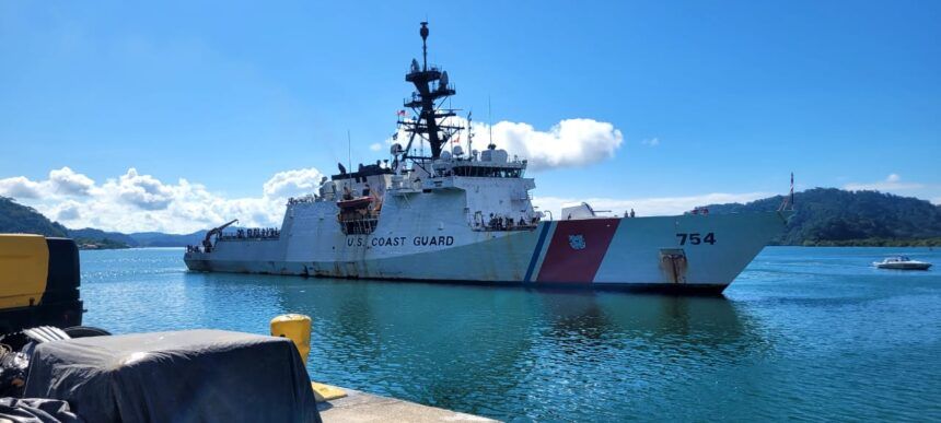 Guardacostas de EEUU y la DEA logran decomiso de 4 toneladas de droga en el Pacífico sur