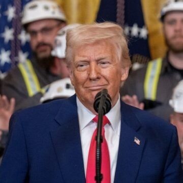 Demócratas acusan al Departamento de Justicia de ocultar archivos que vinculan a Trump con presunto abuso a menor