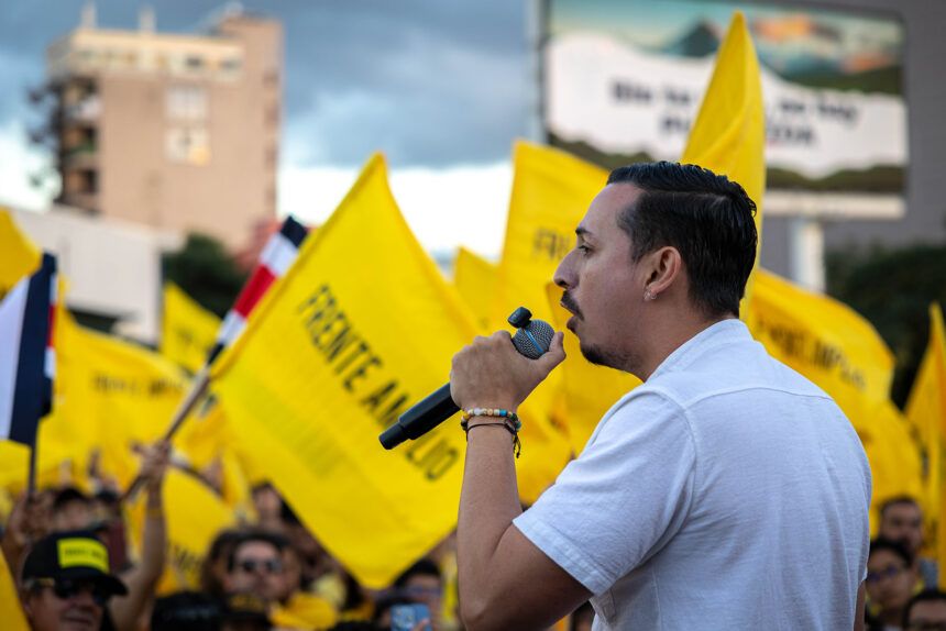 Ariel Robles cierra campaña en los alrededores de la Asamblea Legislativa: “Aunque nos quedemos sin voz, peleen cada voto”