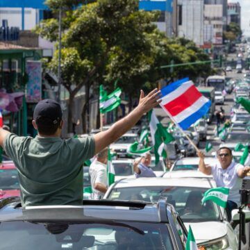 PLN cierra campaña con caravana de autos que recorre alrededores de San José