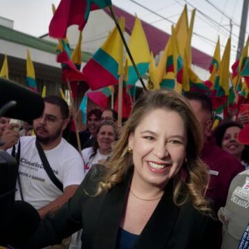 “Un debate no es para venir con párrafos aprendidos”, afirma Dobles sobre Laura Fernández