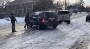 Video: Paramilitar de ICE asesina a sangre fría a mujer estadounidense en vía pública de Mineapolis y Trump defiende actuación de asesino 14 asesinato mujer