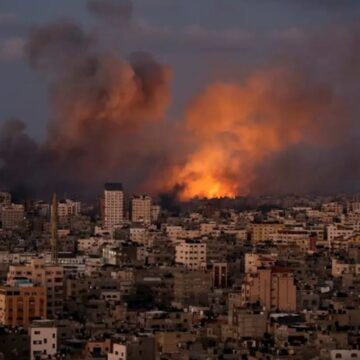 incendio Gaza De Ormuz a Kuwait, de Londres a Berna: el día 21 de la guerra en Irán, un conflicto que se fragmenta en una docena de escenarios simultáneos