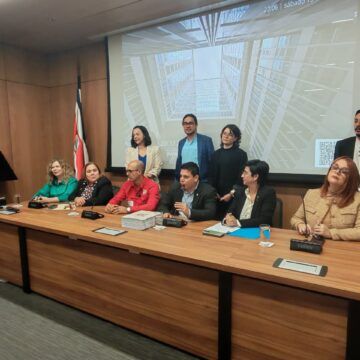 PLN y Frente Amplio se unen con la APSE para impulsar proyecto que elimina la regla fiscal del presupuesto de la educación