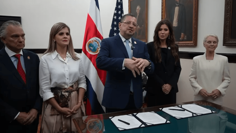 Reacción ante acuerdo de Chaves para recibir migrantes de forma permanente: "Costa Rica no puede convertirse en un depósito de seres humanos" rechazados por EEUU