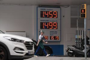 El barril de petróleo supera los 104 dólares (y contando)