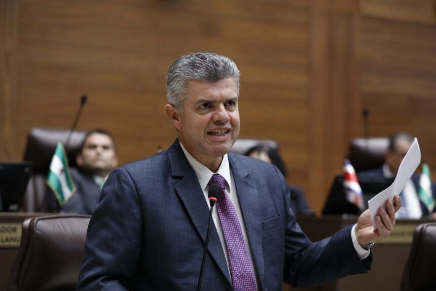 Pacto de la bancada con su juventud: cualquier diputado liberacionista que se declare independiente deberá renunciar a la curul (y otros pactos fundamentales)