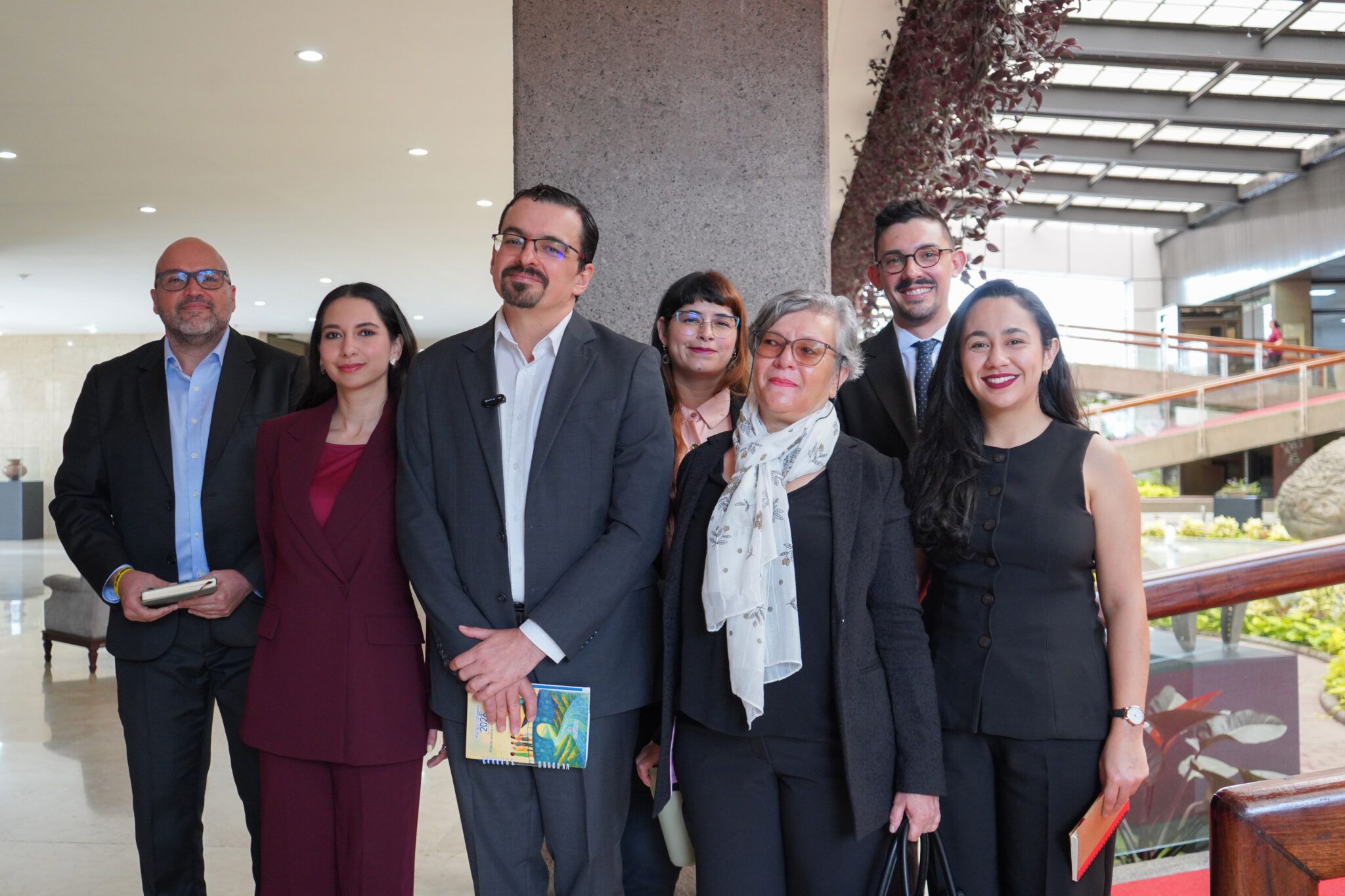 "A pesar de todas las trabas del Gobierno", Frente Amplio decide asistir a Crucitas: "no les vamos a dar gusto" 1 Encuentros y desencuentros en reunión de fracciones del PLN y Frente Amplio con Ejecutivo: sin acuerdo para Crucitas y otros temas siguen abiertos