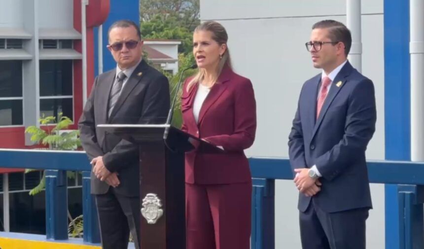 Laura Fernández presenta una "fuerza de élite" sin contenido y sin invitar al OIJ