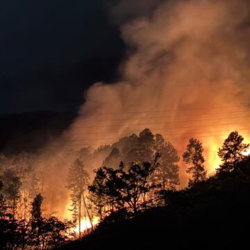 Incendio y temblor activan alarmas la noche de este lunes
