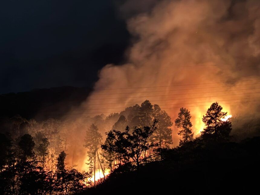 Incendio y temblor activan alarmas la noche de este lunes