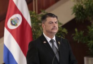 El hasta ahora ministro de Seguridad, Mario Zamora, enfureció ante burla de Albino Vargas, sindicalista presidente de la Asociación Nacional de Empleados Públicos (Anep).